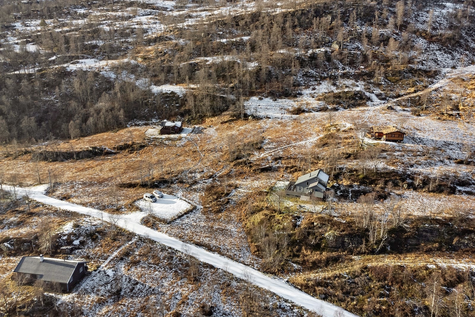 Parkeringsplass og vei/skiløype er kun 60m i fra Galleribilde