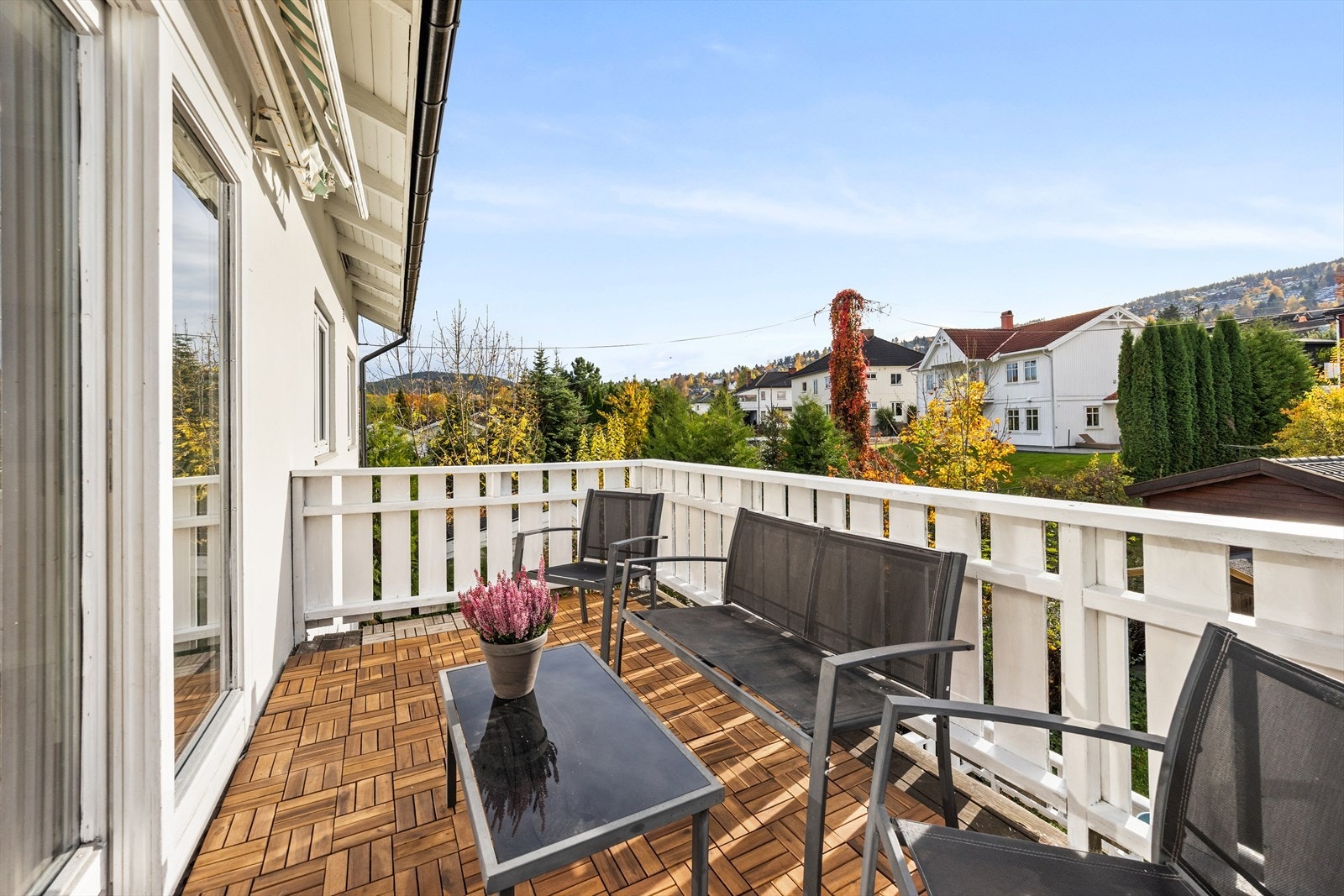 Solrik balkong på ca. 8m2 Galleribilde