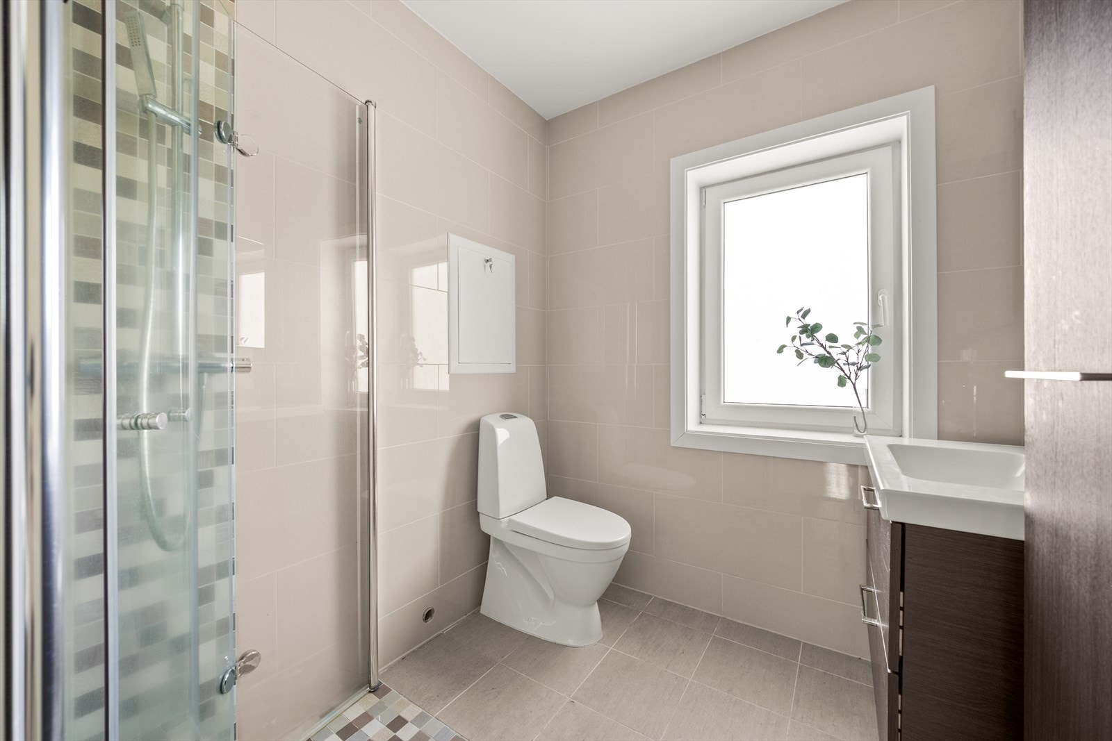 Pent flislagt bad som er oppgradert i 2018 Galleribilde