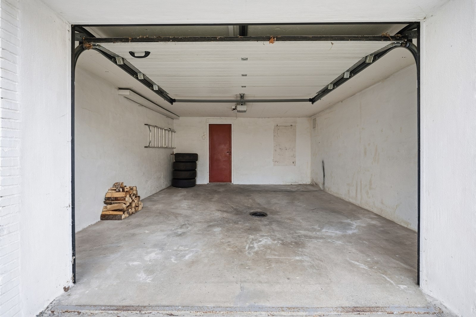 Bilen kan enkelt parkeres i garasje som tilhører seksjonen Galleribilde