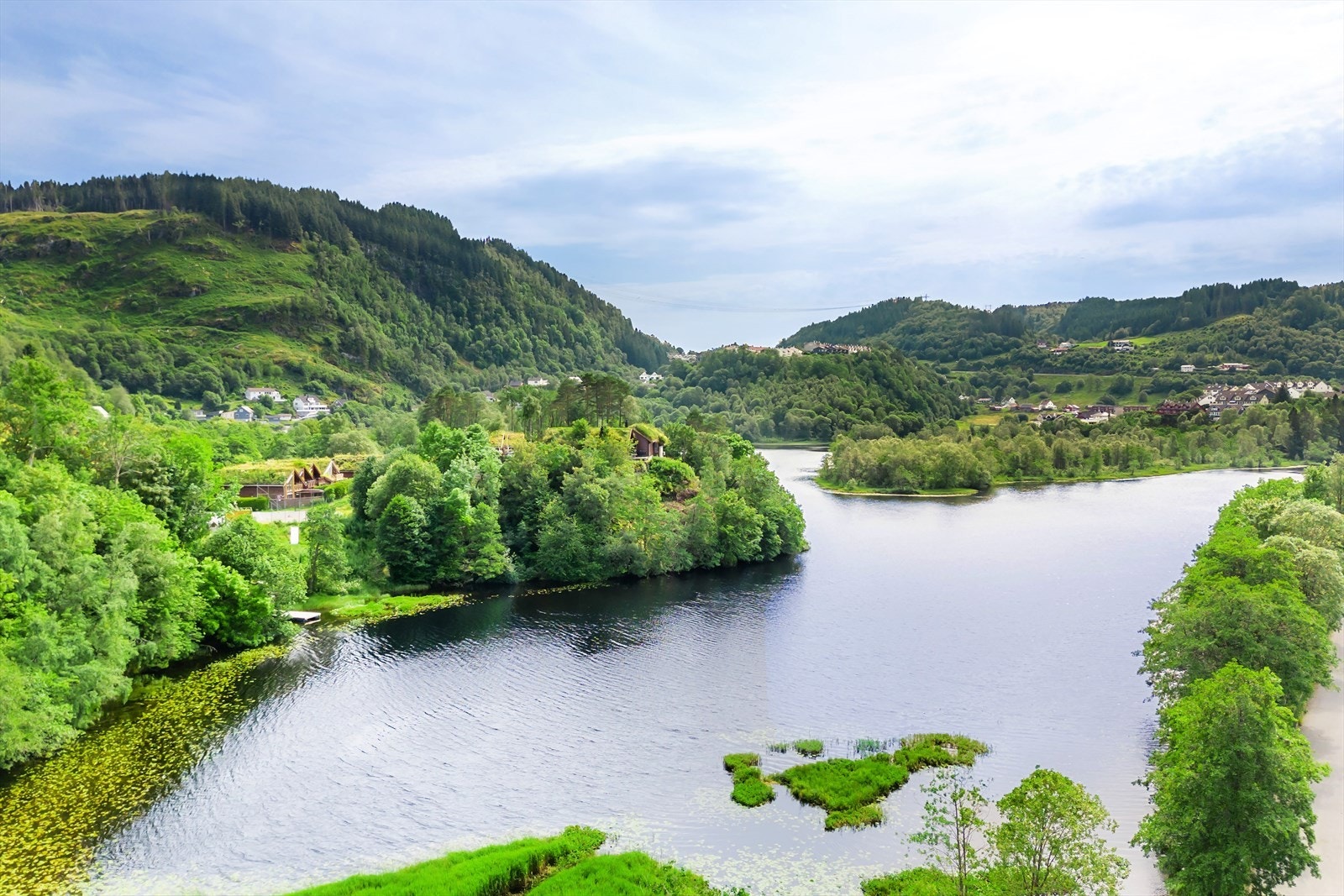 Smøråsfjellet og Birkelandsfjellet ligger i umiddelbar nærhet, og det er flotte turveier rundt Birkelandsvannet, Tranevannet og Myrdalsvannet. Ved Birkelandsvannet er det tilrettelagt med badebrygge og gapahuk. Galleribilde
