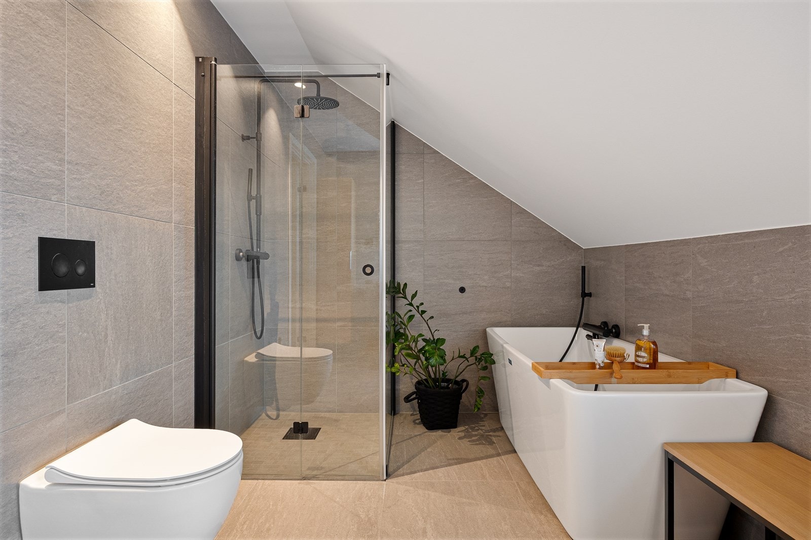 Lekkert helfliset bad fra 2023 utført av fagfolk Galleribilde