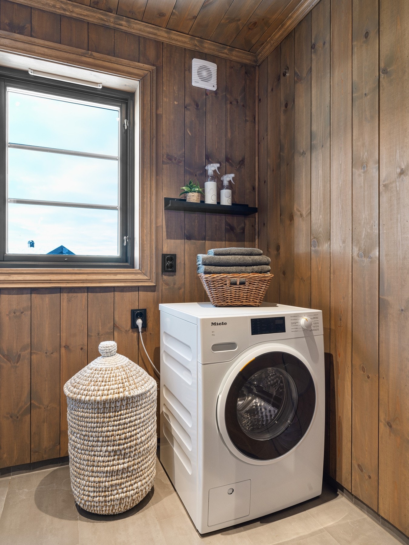 Vaskerom. Praktisk plassert i tilknytning til gang og entré. Galleribilde