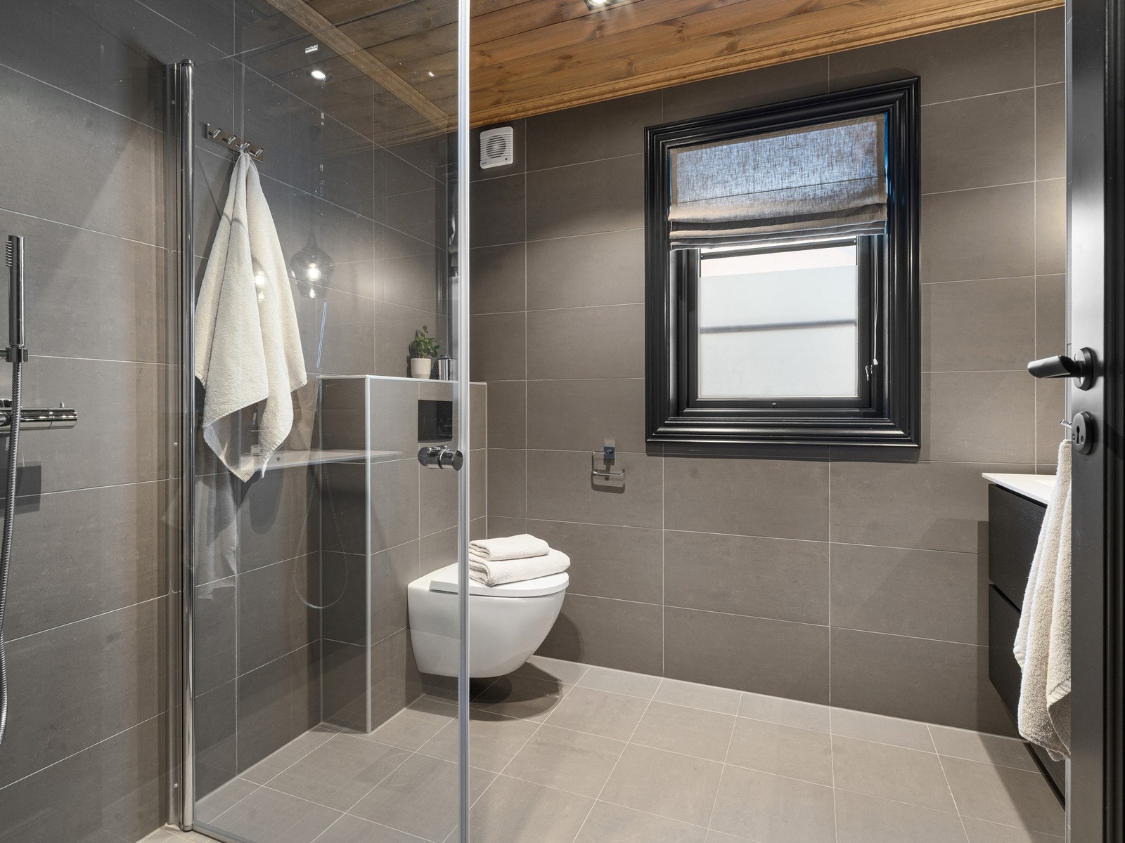 Bad/wc 2 (1. etasje). Galleribilde