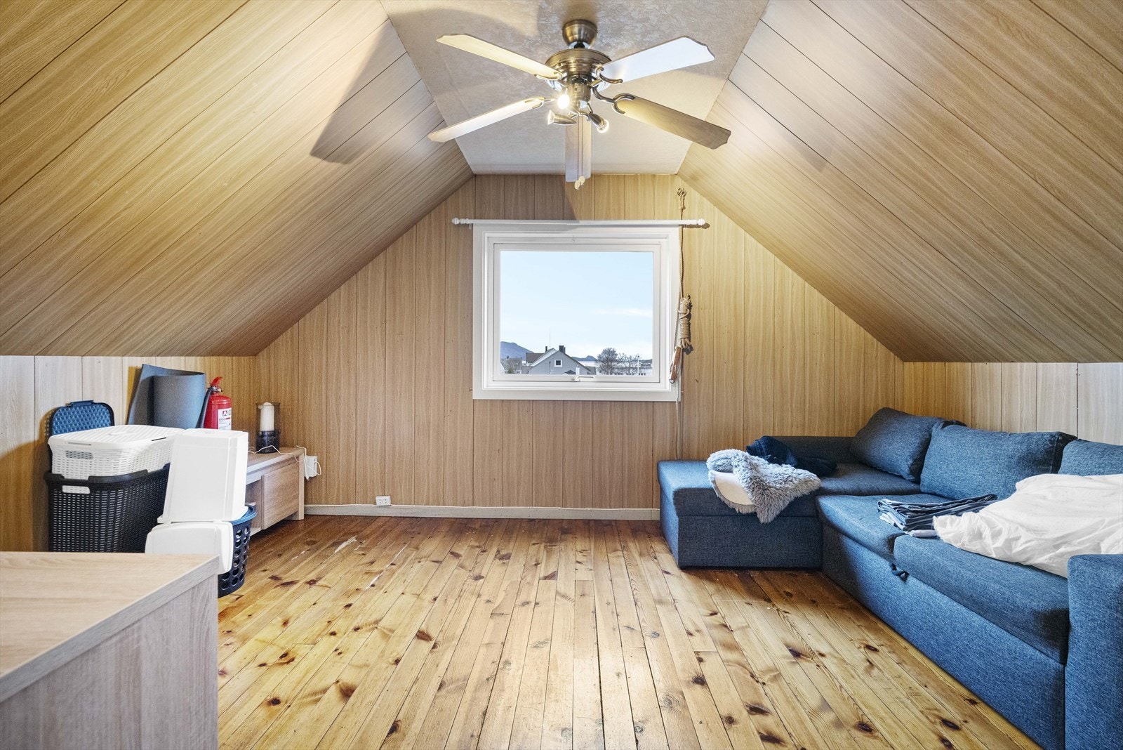 Loftet er innreda i seinare tid, men er ikkje omsøkt eller godkjent. Galleribilde