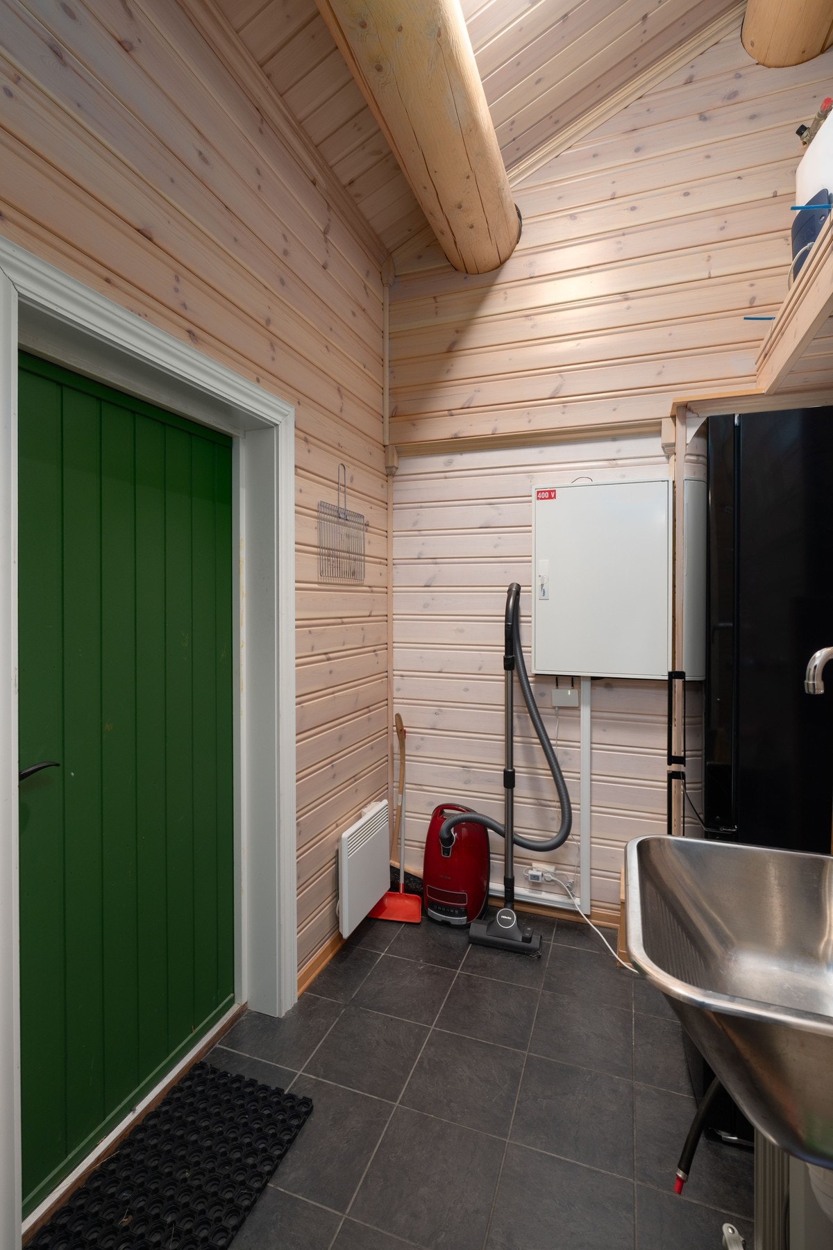 Praktisk bod med inngang fra garderoben og egen utgang. Galleribilde