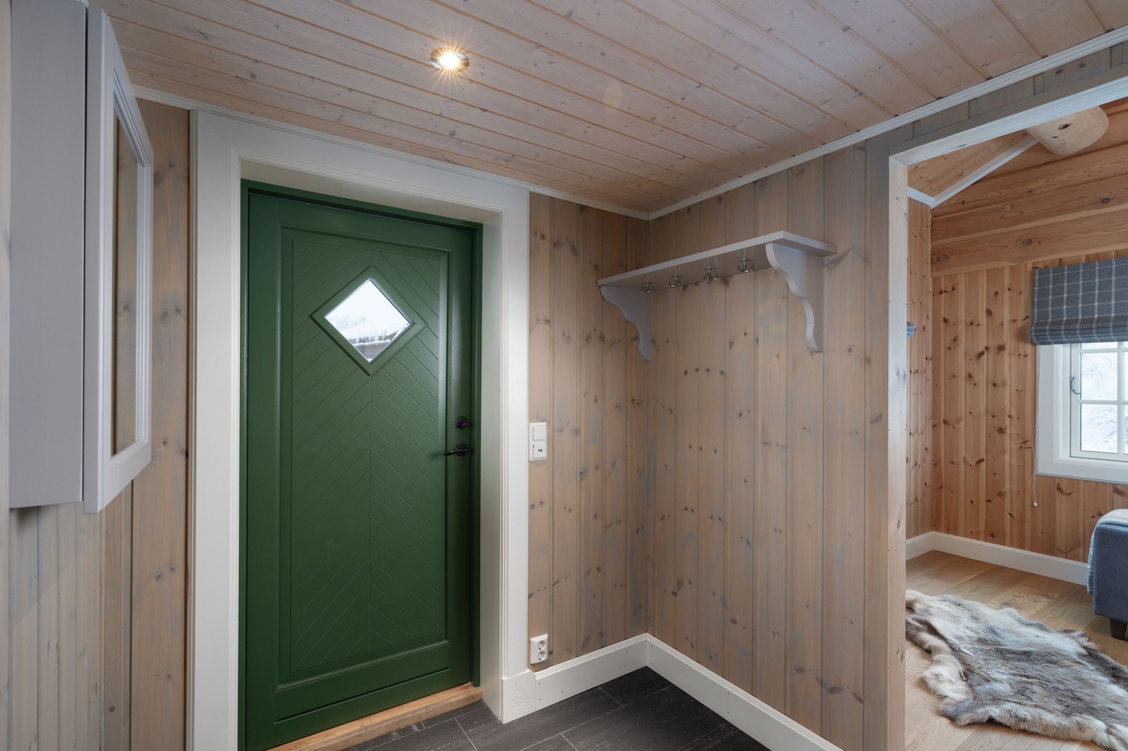 Praktisk og flott anneks som fungerer som en naturlig forlengelse av hytta. Galleribilde