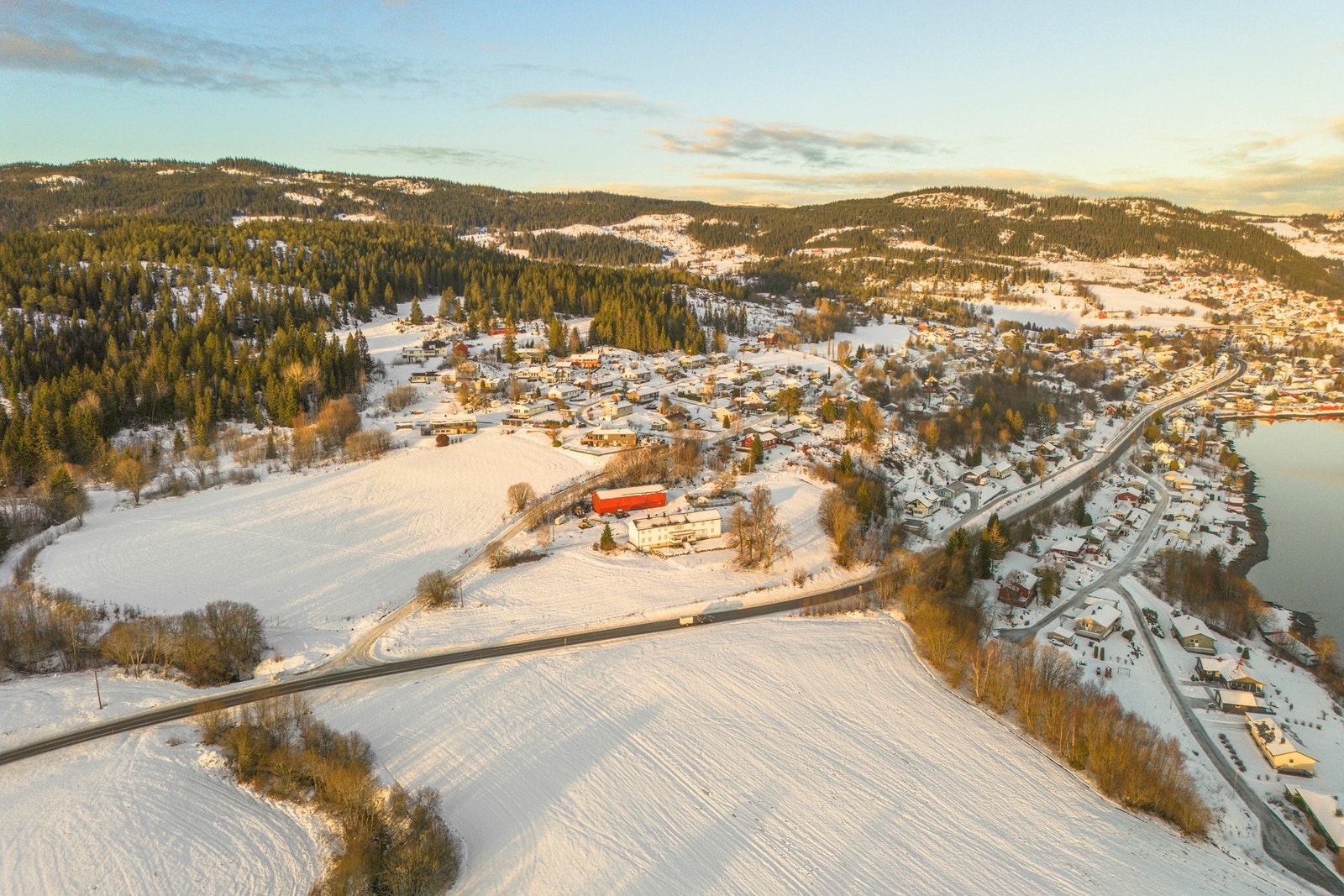 Når snøforholdene tillater det, er det ca. 3 mil med oppkjørte skiløyper få kilometer fra eiendommen. Galleribilde