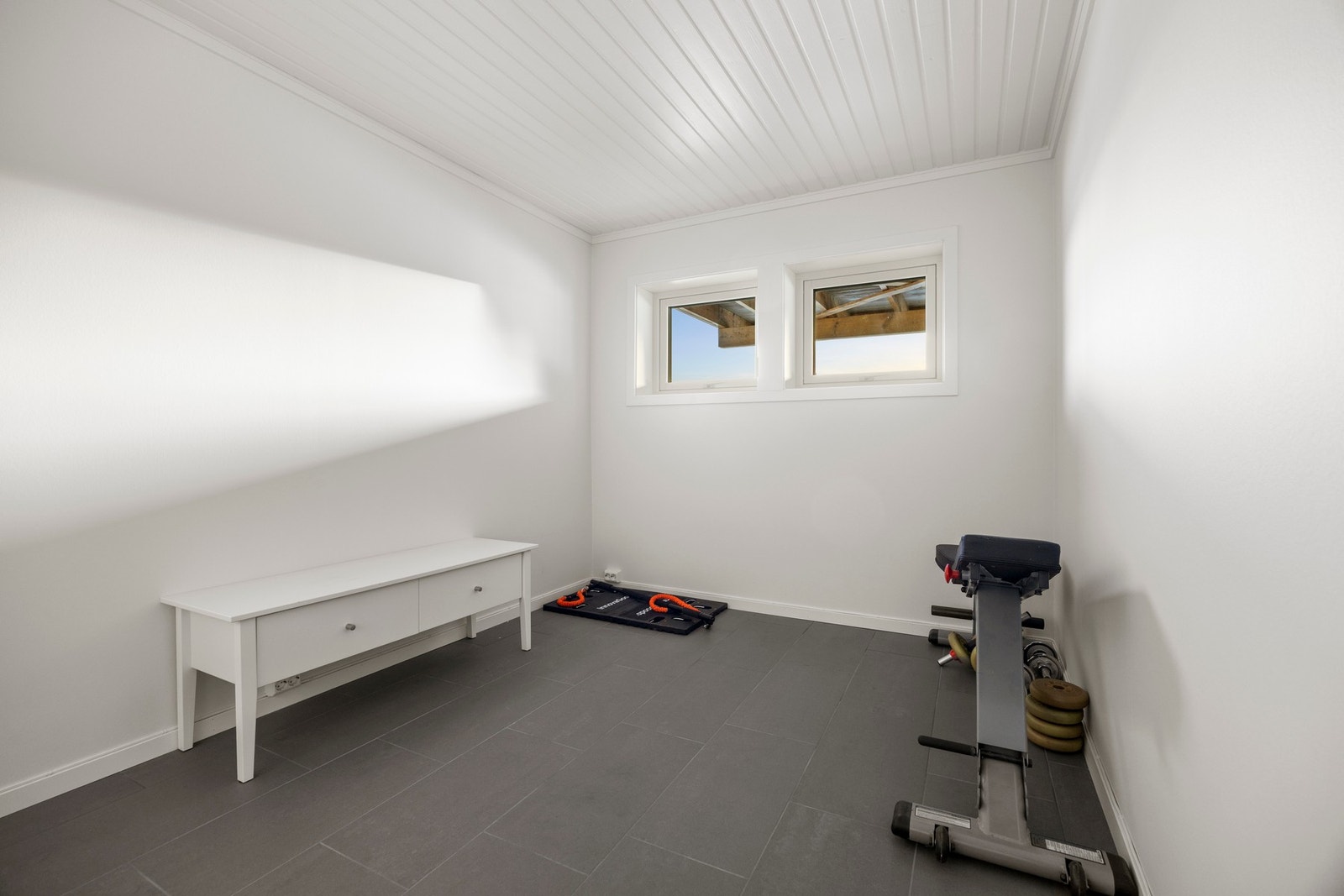 Soverom 1 i underetasje - ca. 10 kvm. Gulvvarme. Galleribilde