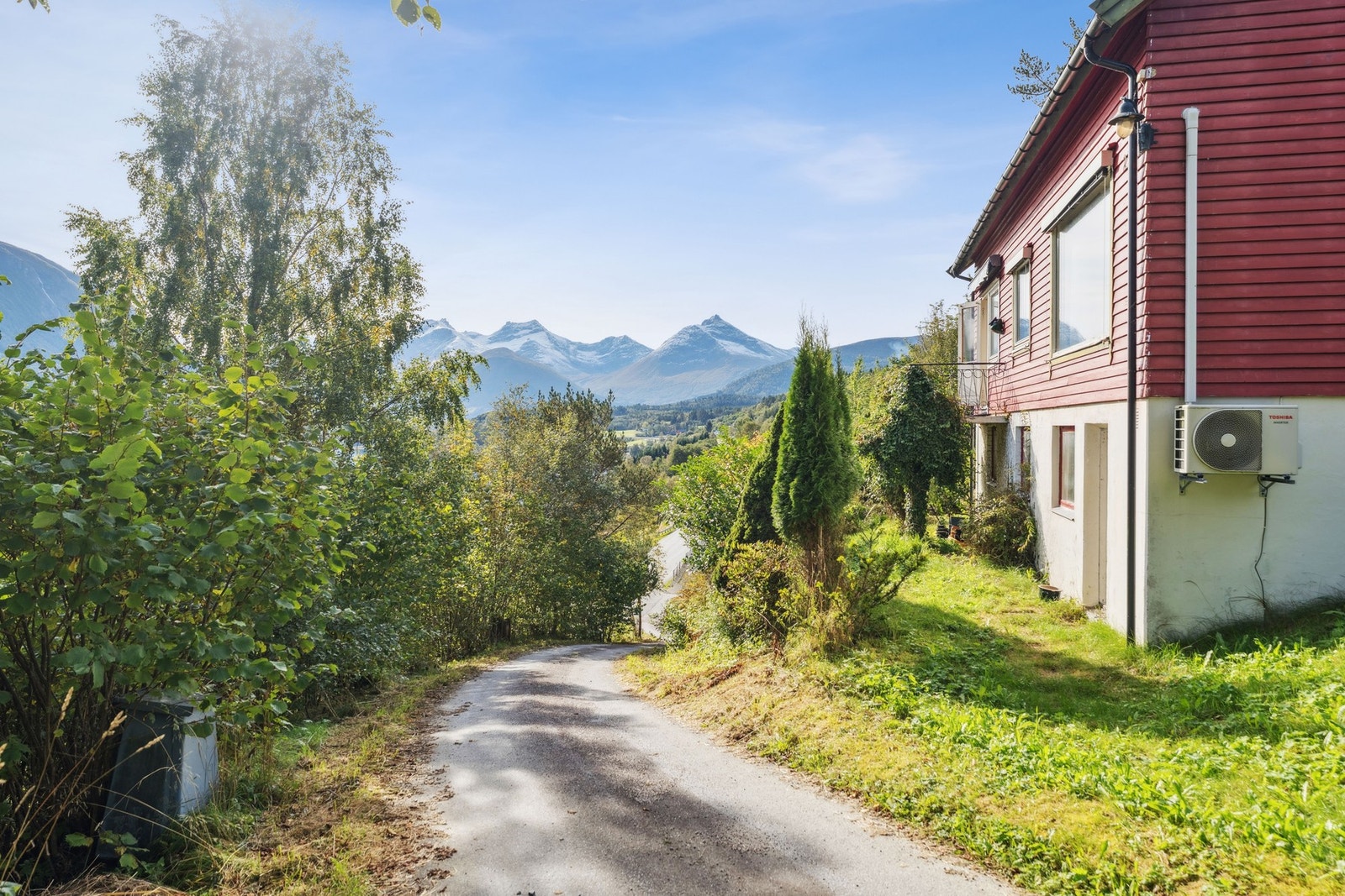 Enebolig på tre plan med fin utsikt Galleribilde