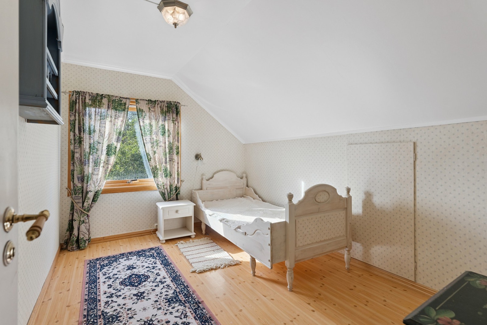 Soverom på loft Galleribilde