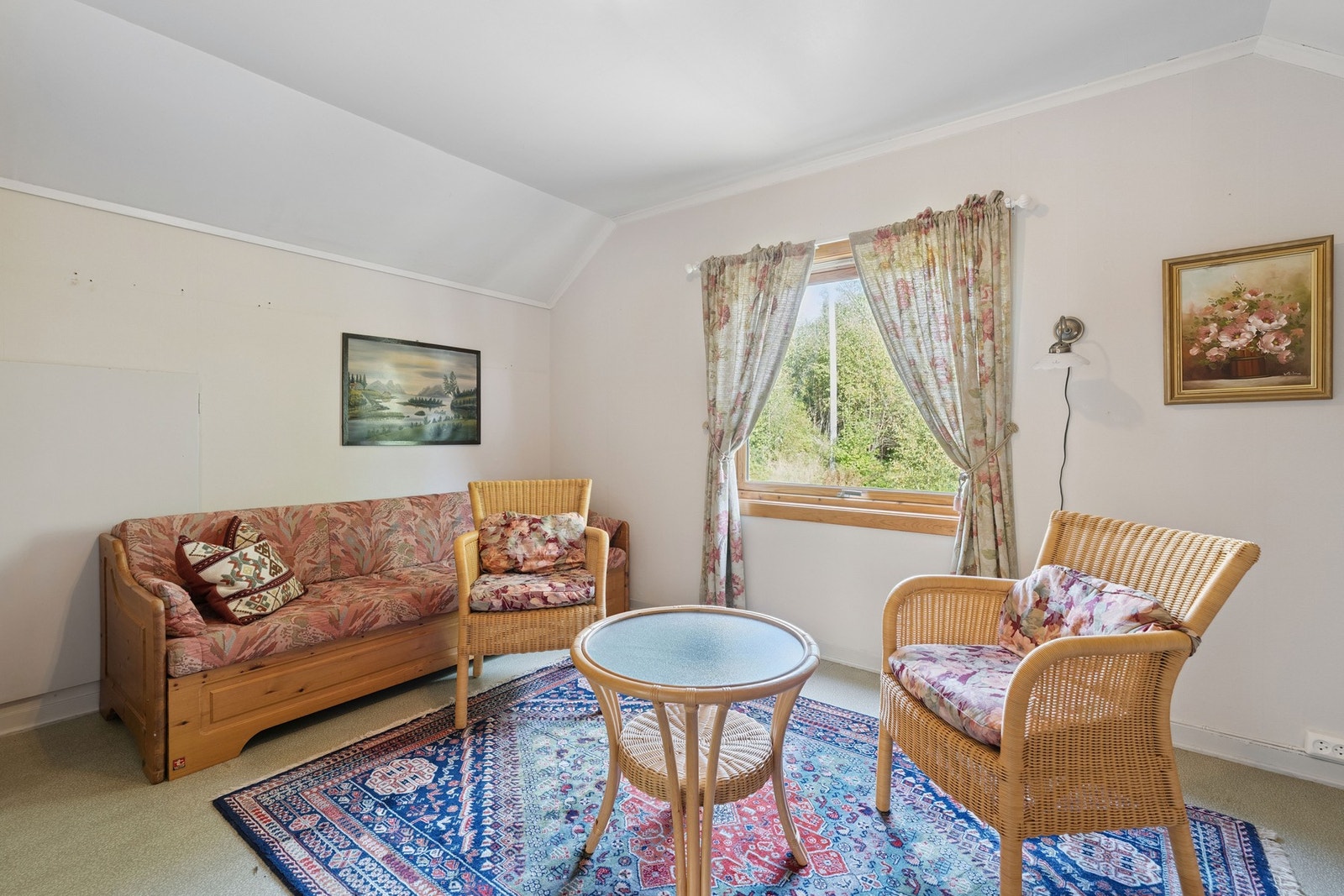 Stue / soverom på loft Galleribilde