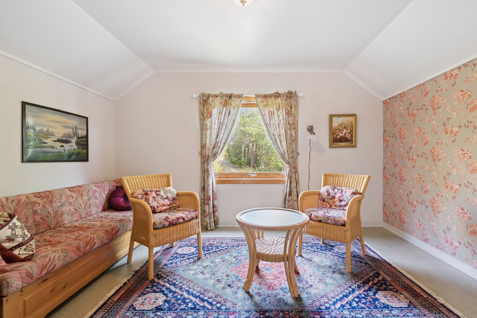 Stue / soverom på loft Galleribilde