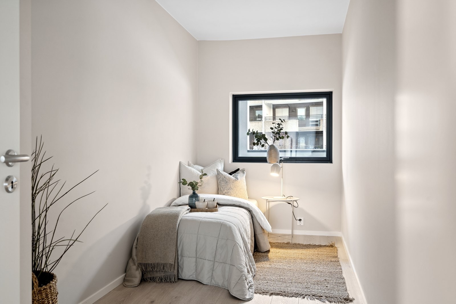 Soverom 2 er noe mindre, men passer utmerket som gjesterom, barnerom, kontor, m.m. Galleribilde