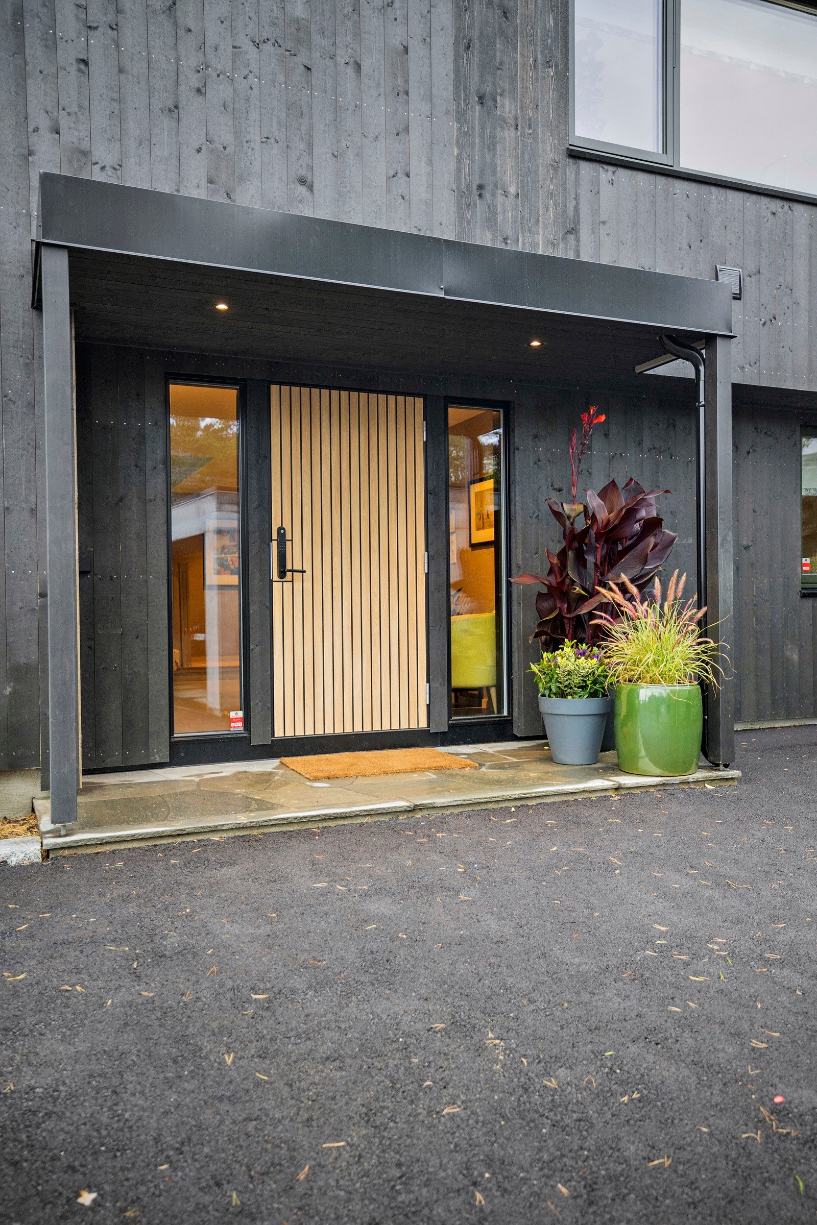 Velkommen inn! Legg merke til dette lekre inngangspartiet med spiledør. Galleribilde