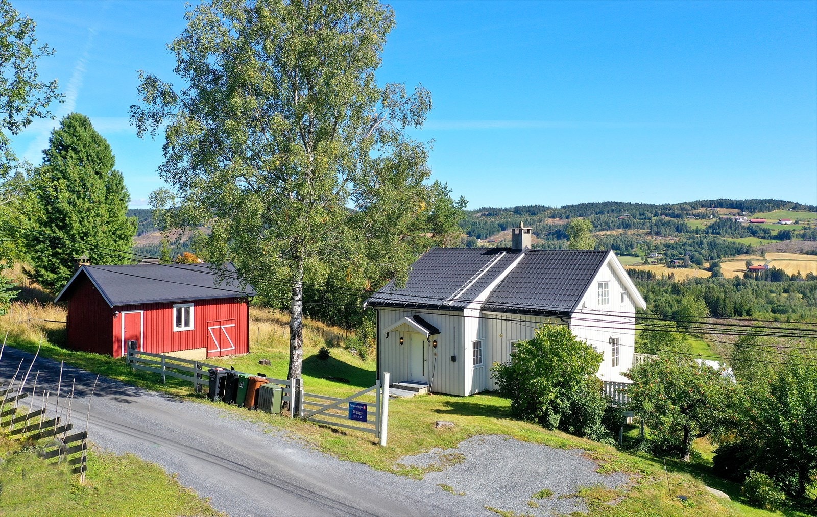 Eiendommen ligger fint til i Hadelandsåsen langs veien "Blistentoppen" i nedre del av Nordre Oppdalen Galleribilde