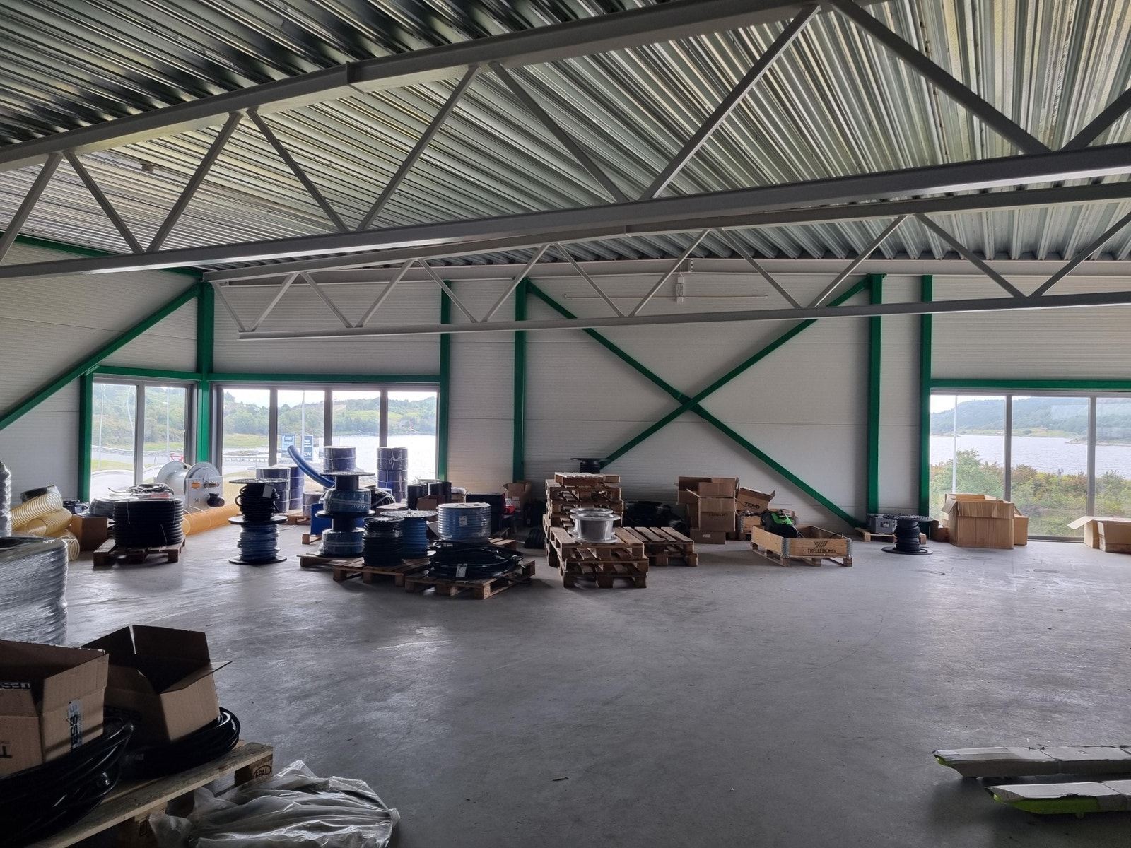 Lokalet er åpent areal i dag, men kan innredes etter kundens behov. Galleribilde