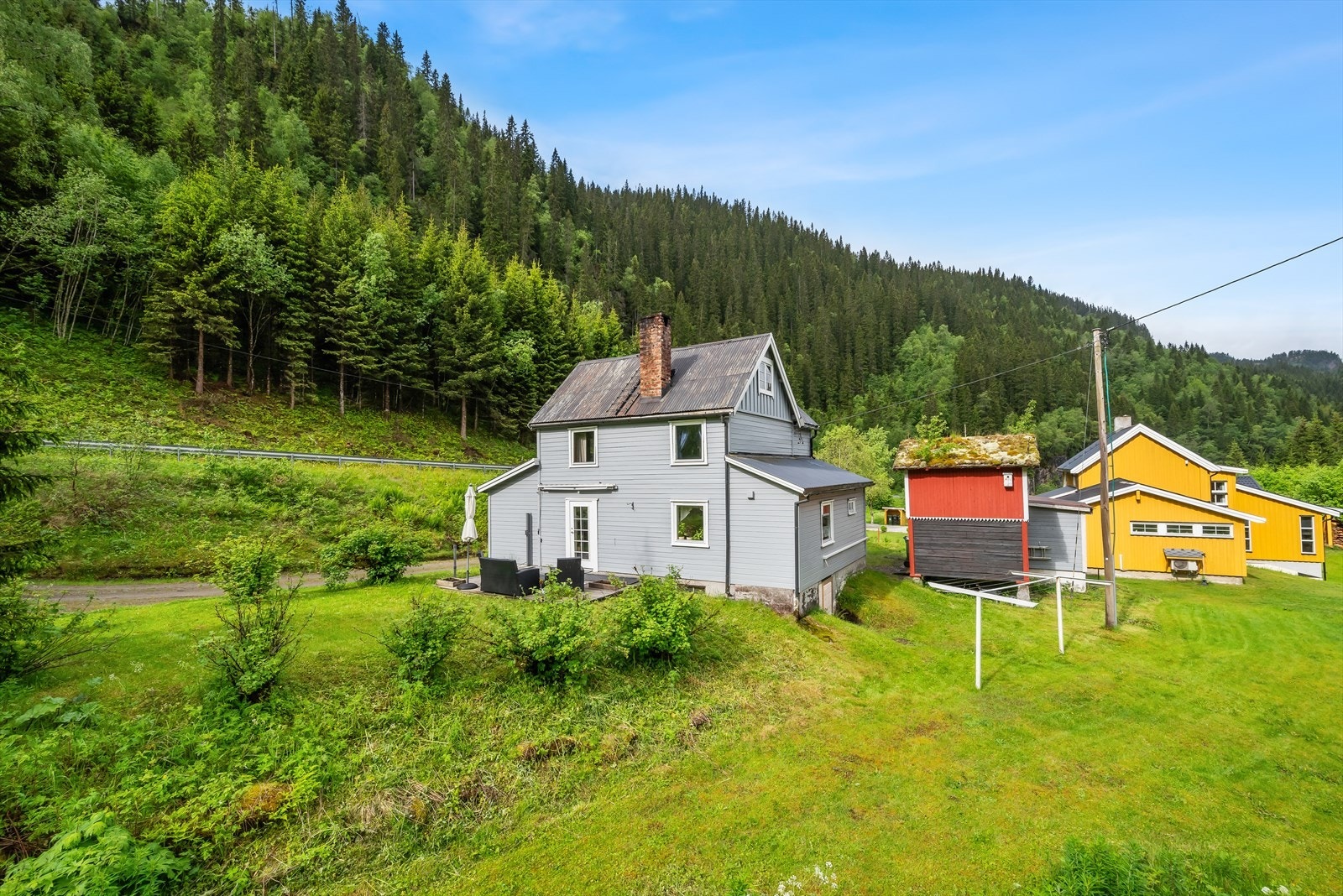Her renner elven Gaula, en av verdens beste elver for sportsfiske etter atlantisk laks. Omgivelsene er idylliske, preget av landbruk og store skogområder. Galleribilde
