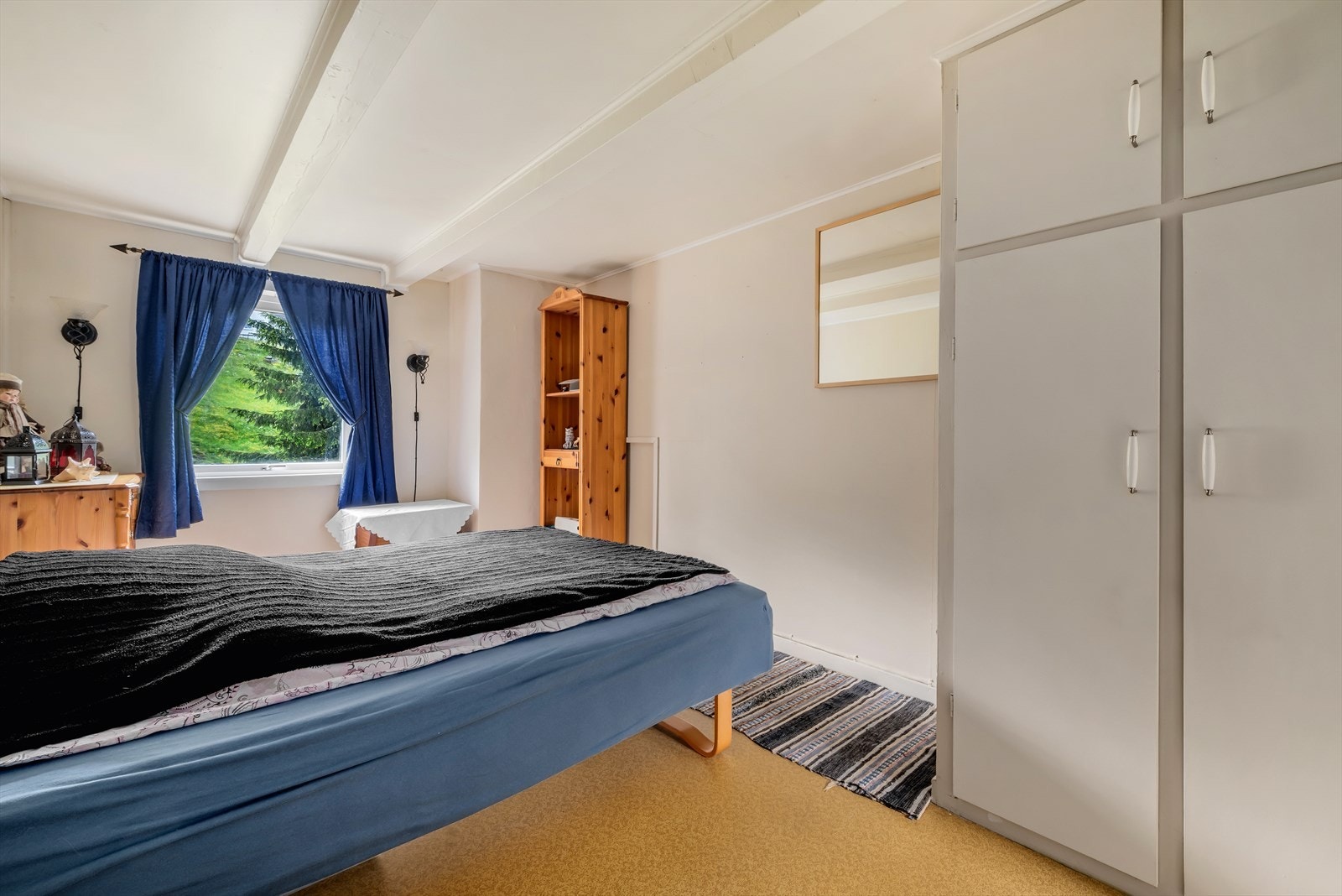 Soverom 2 er av god størrelse, og har god plass til dobbeltseng og ønsket møblering. Galleribilde
