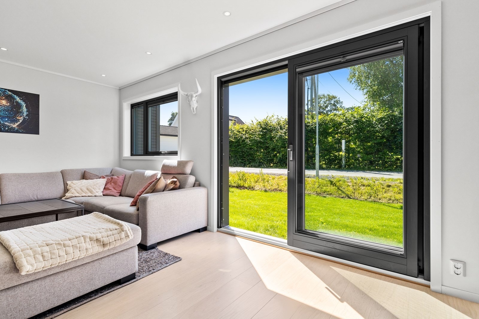 Her er det utgang rett ut på gressplenen. Galleribilde