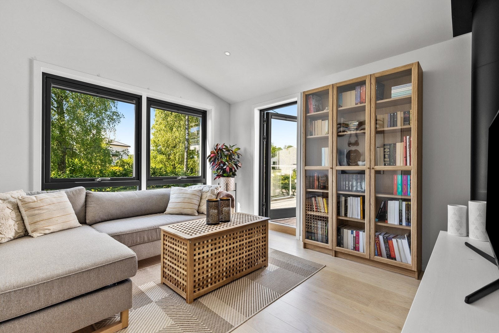 Fra stuen er det utgang til takterrassen Galleribilde