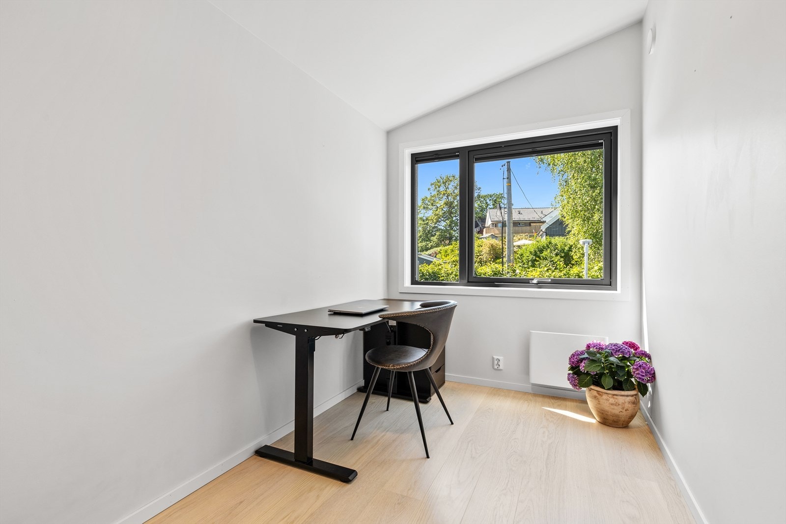 Dette soverommet blir i dag brukt som kontor. Galleribilde