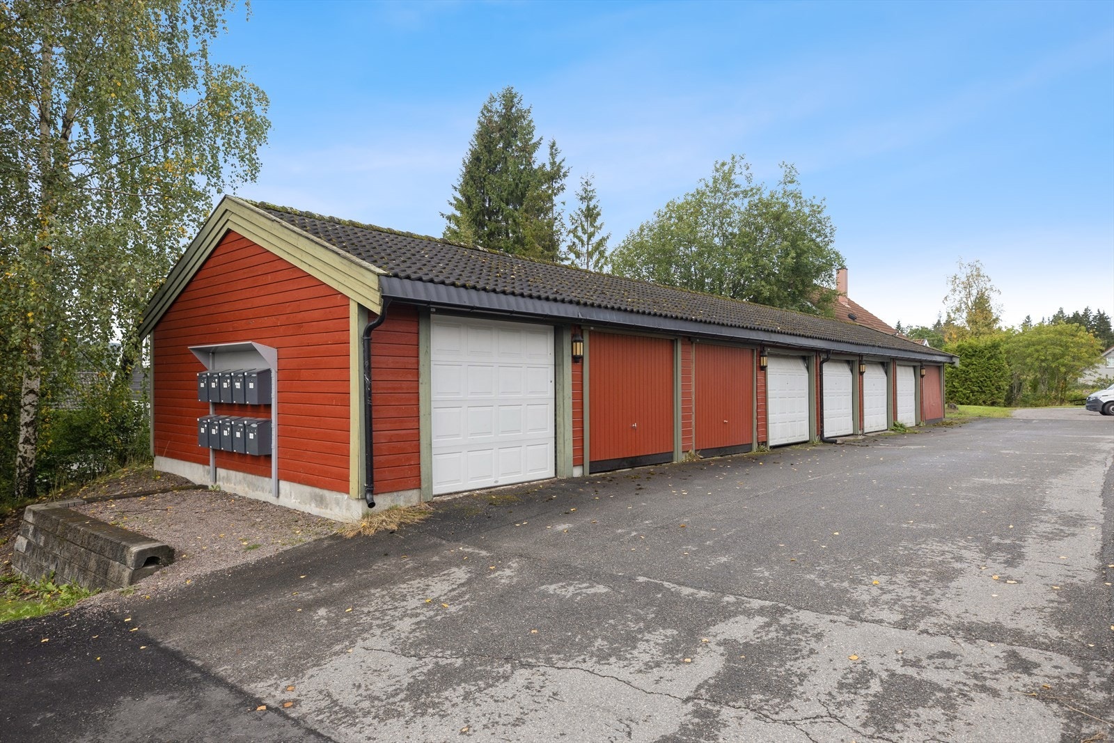 Det medfølger også garasjeplass i felles rekke. Galleribilde