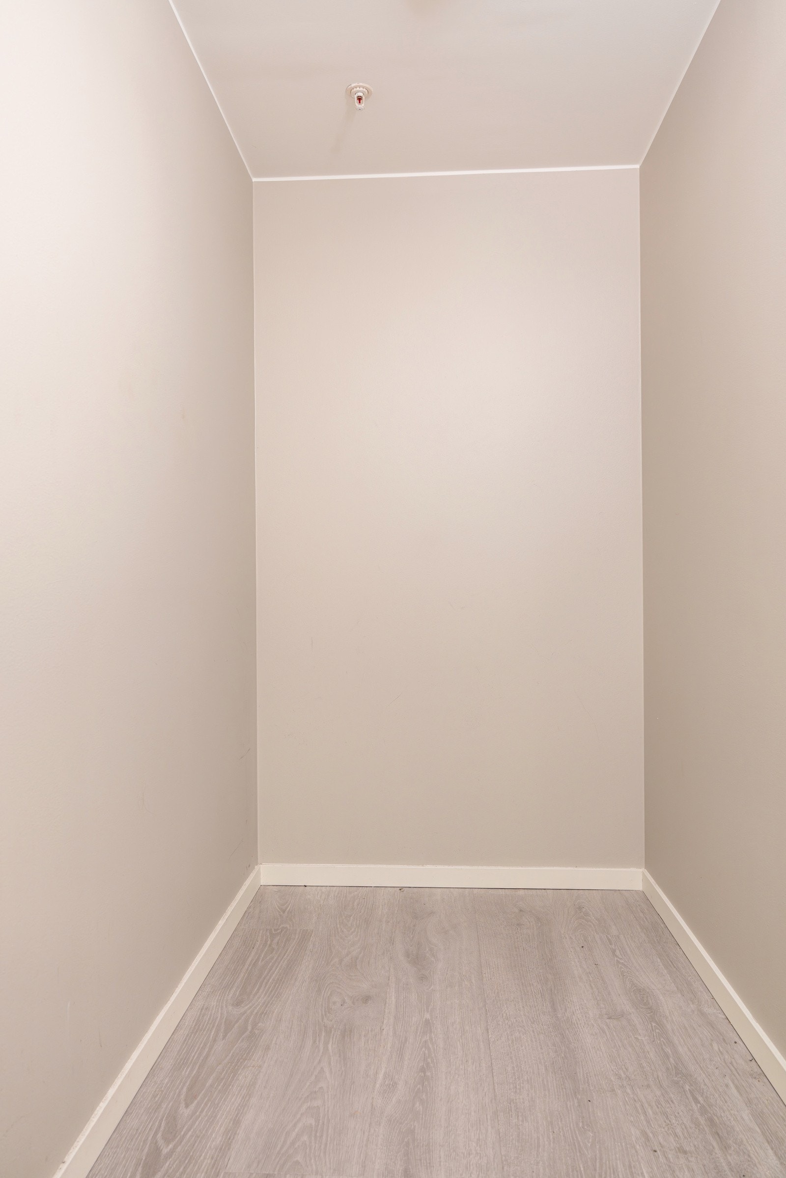 Fra entréen har du også adkomst til en praktisk innvendig bod med gode lagringsmuligheter. Galleribilde