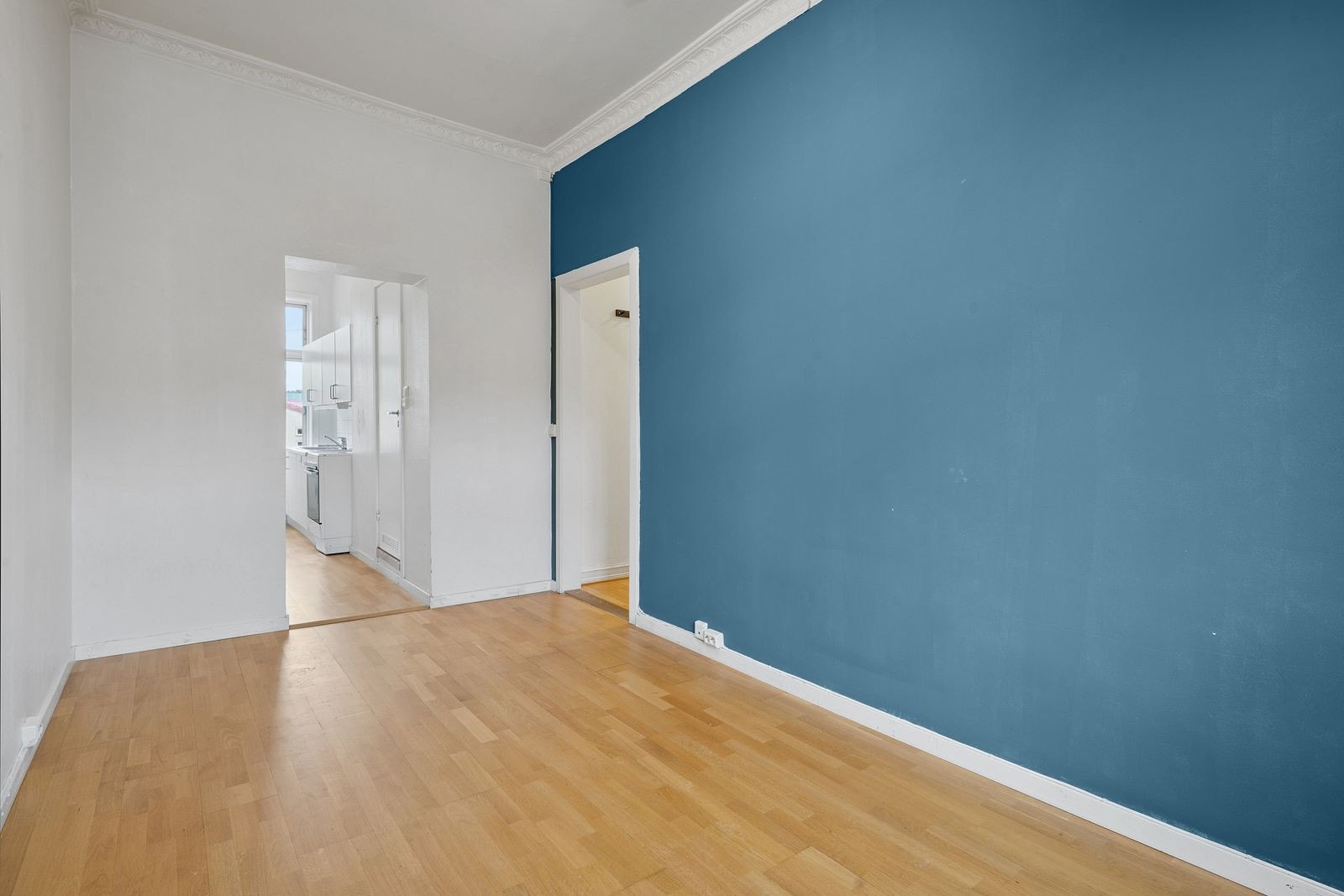 Det er god plass til spisebord og sofa Galleribilde