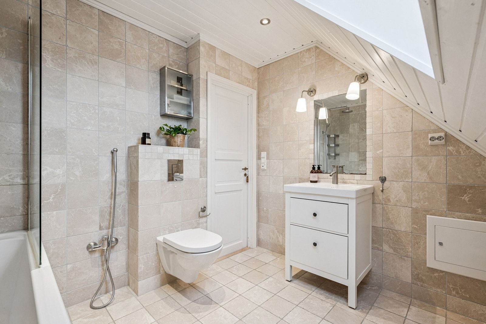 Varmekabler i gulvet. Galleribilde