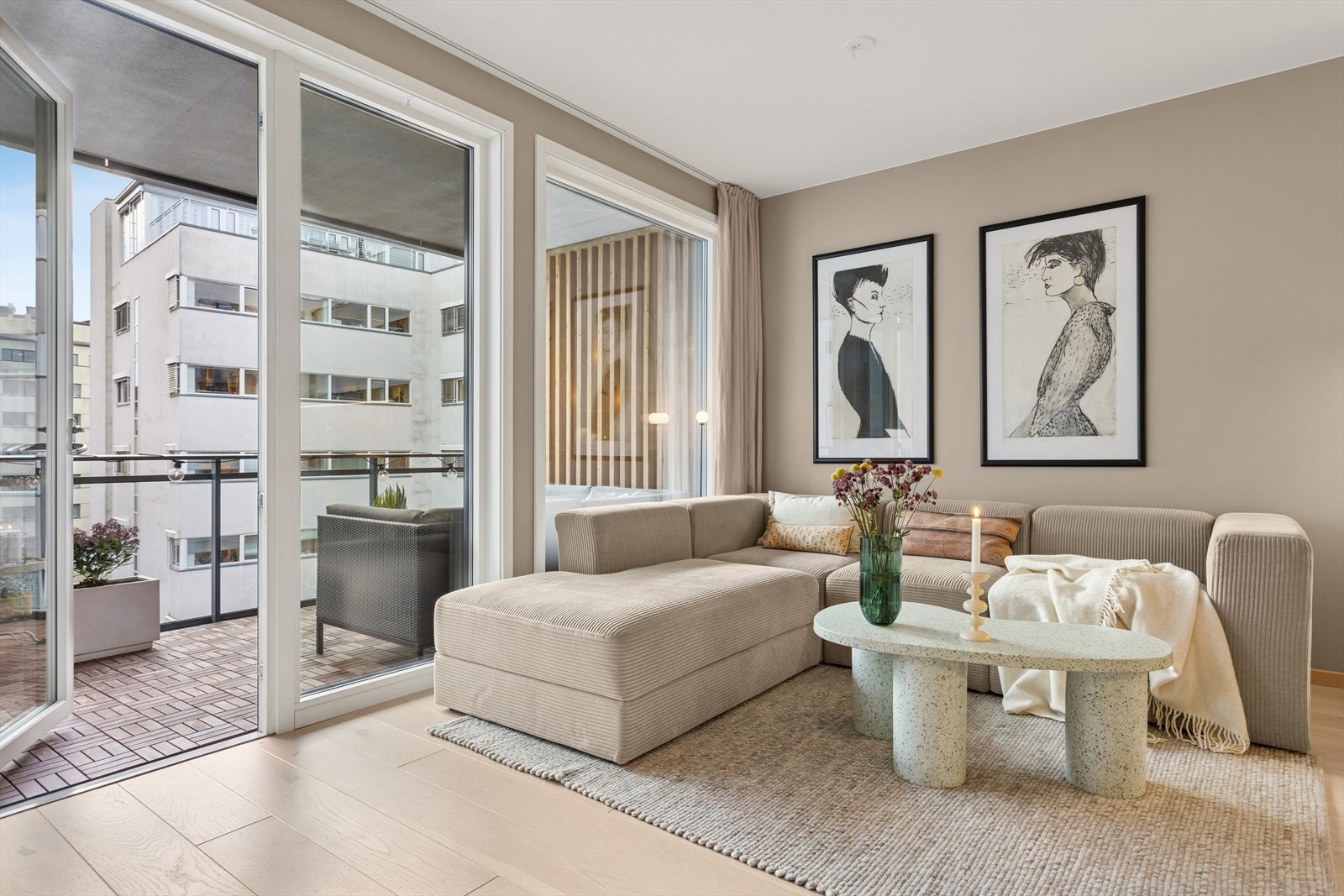 Linn Wendel v/DNB Eiendom har gleden av å presentere Sandakerveien 16A! Dette er en smakfull 3-roms + hybel (1-roms) med skattefri inntekt! Boligen kan også fint benyttes som en fullverdig 4-roms med 3 gode soverom. Galleribilde