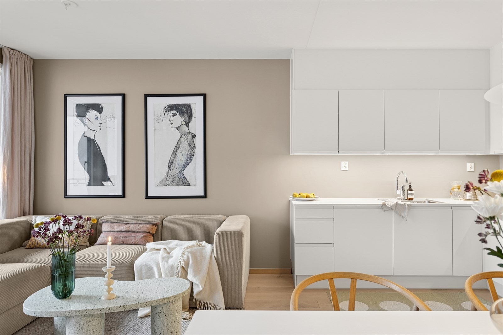 Smakfullt og velutstyrt kjøkken med flere lekre detaljer. Galleribilde