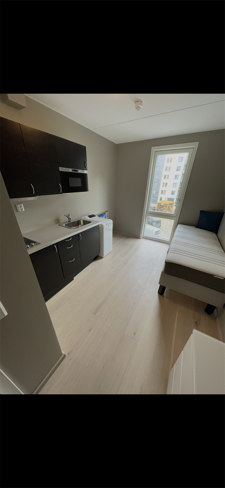 Selgers private bilde av slik hybelen så ut tidligere. Det siste året har selger fått 12 000,- i leieinnteker/md, dette er dog ikke et fasitsvar til ny kjøper. Galleribilde