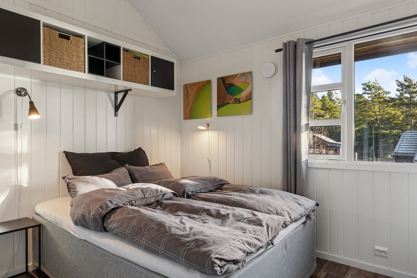 Soverom nr 3: Av god størrelse med naturskjønn utsikt rett utenfor. Galleribilde
