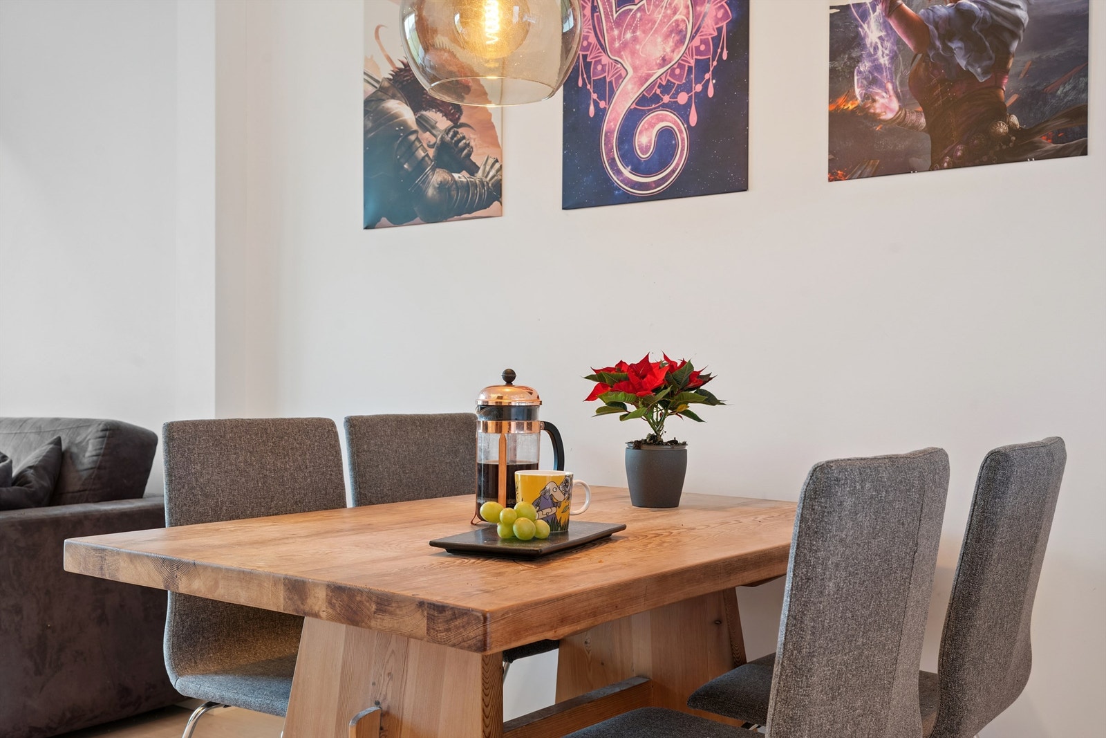 Spisestuen blir et naturlig samlingspunkt i allrommet. Galleribilde