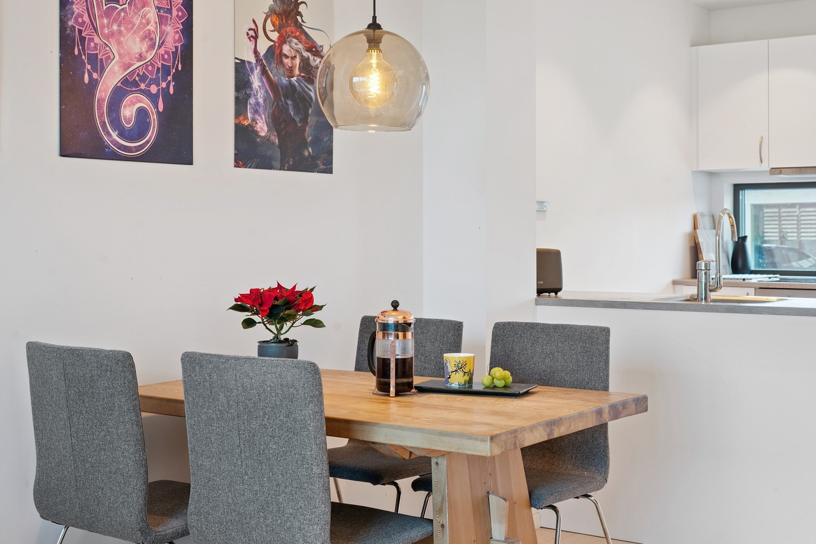 Her er det god plass for måltider med familie og venner. Galleribilde