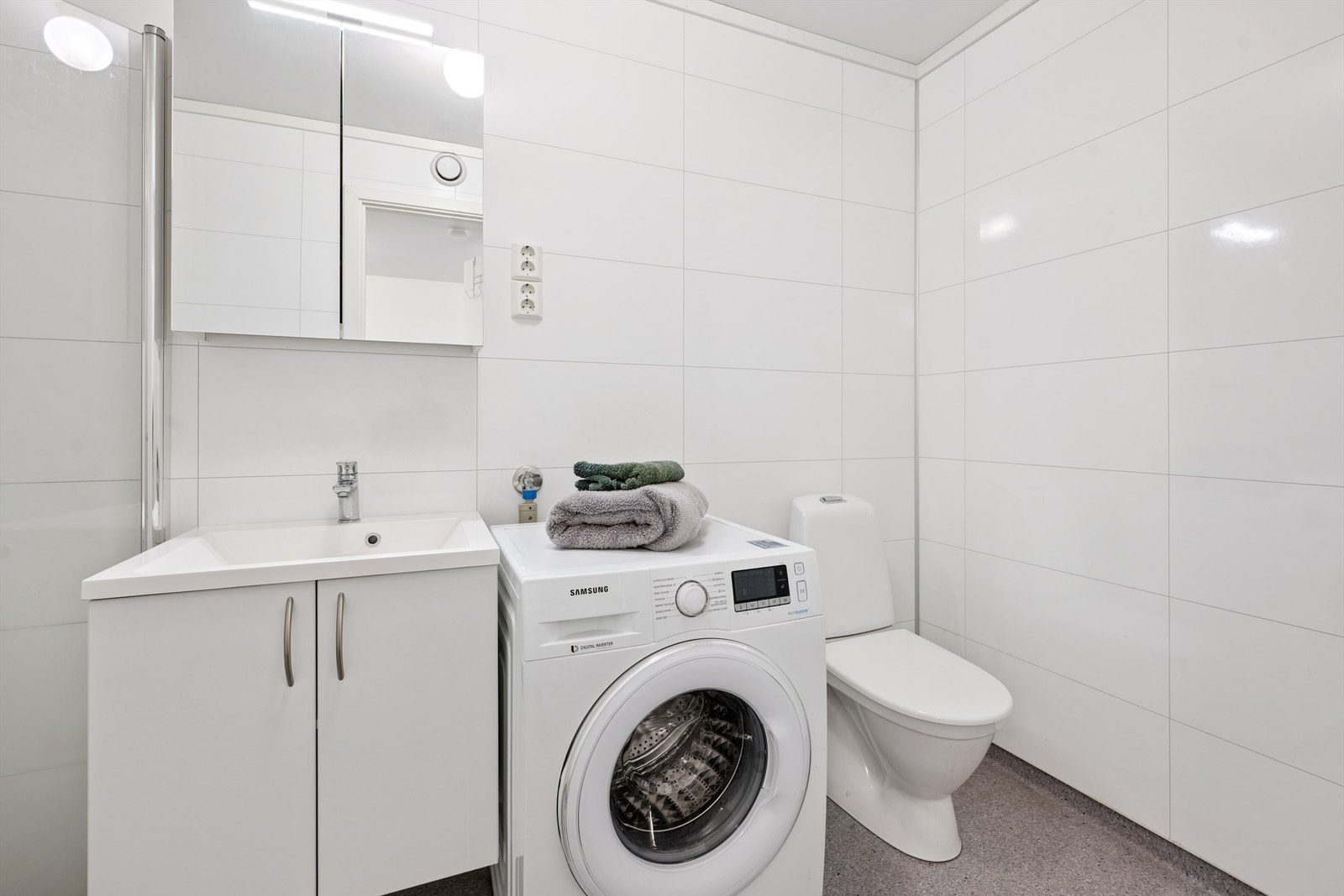 Et praktisk og lettstelt baderom med god plassutnyttelse. Galleribilde