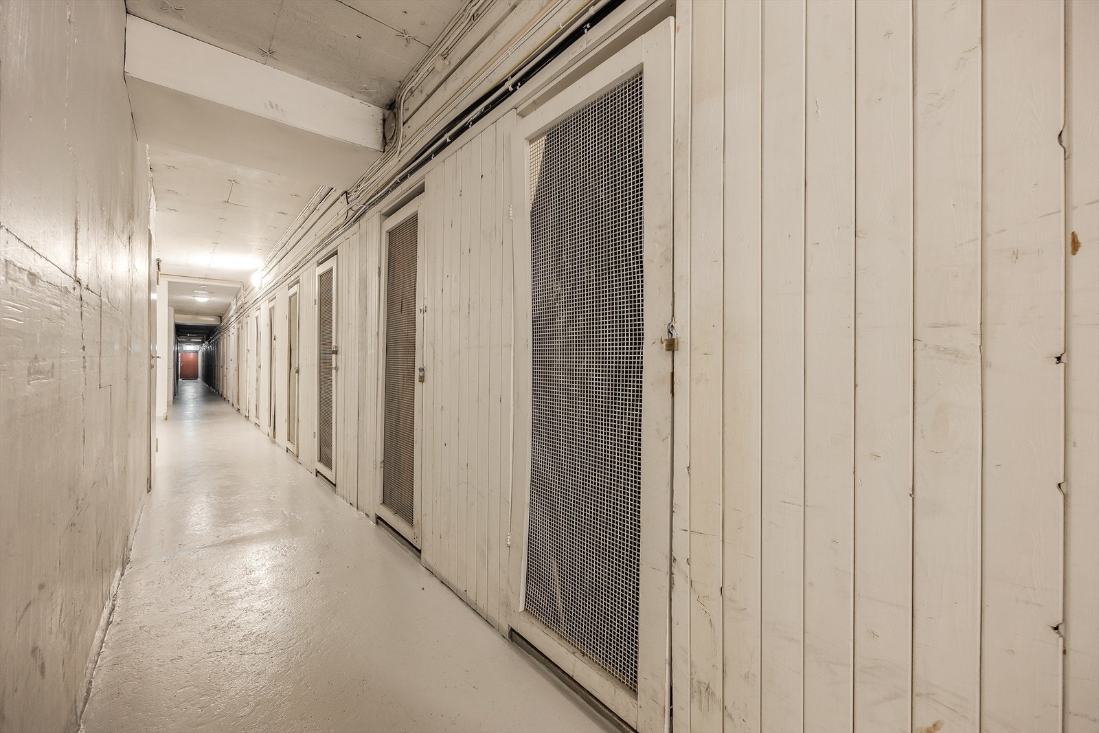 Leiligheten disponerer en privat bod på 2 m² i fellesareal for ekstra lagring. Galleribilde