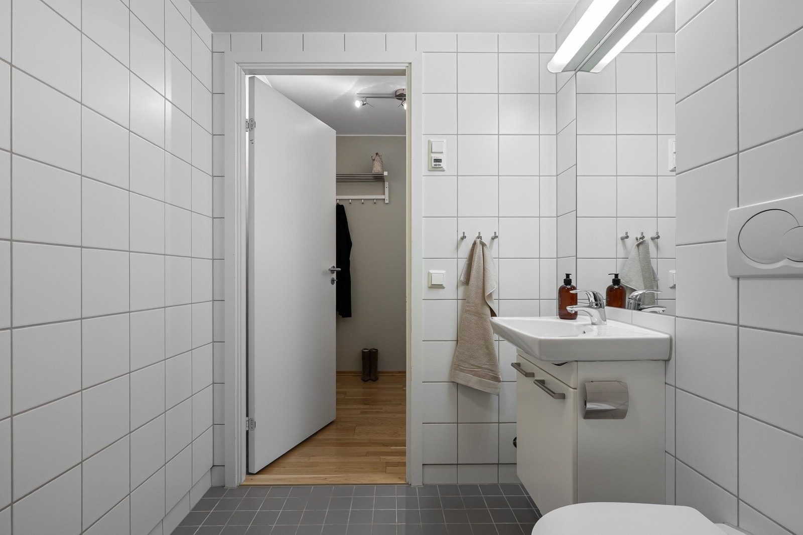 Opplegg for vaskemaskin og tørketrommel. Galleribilde