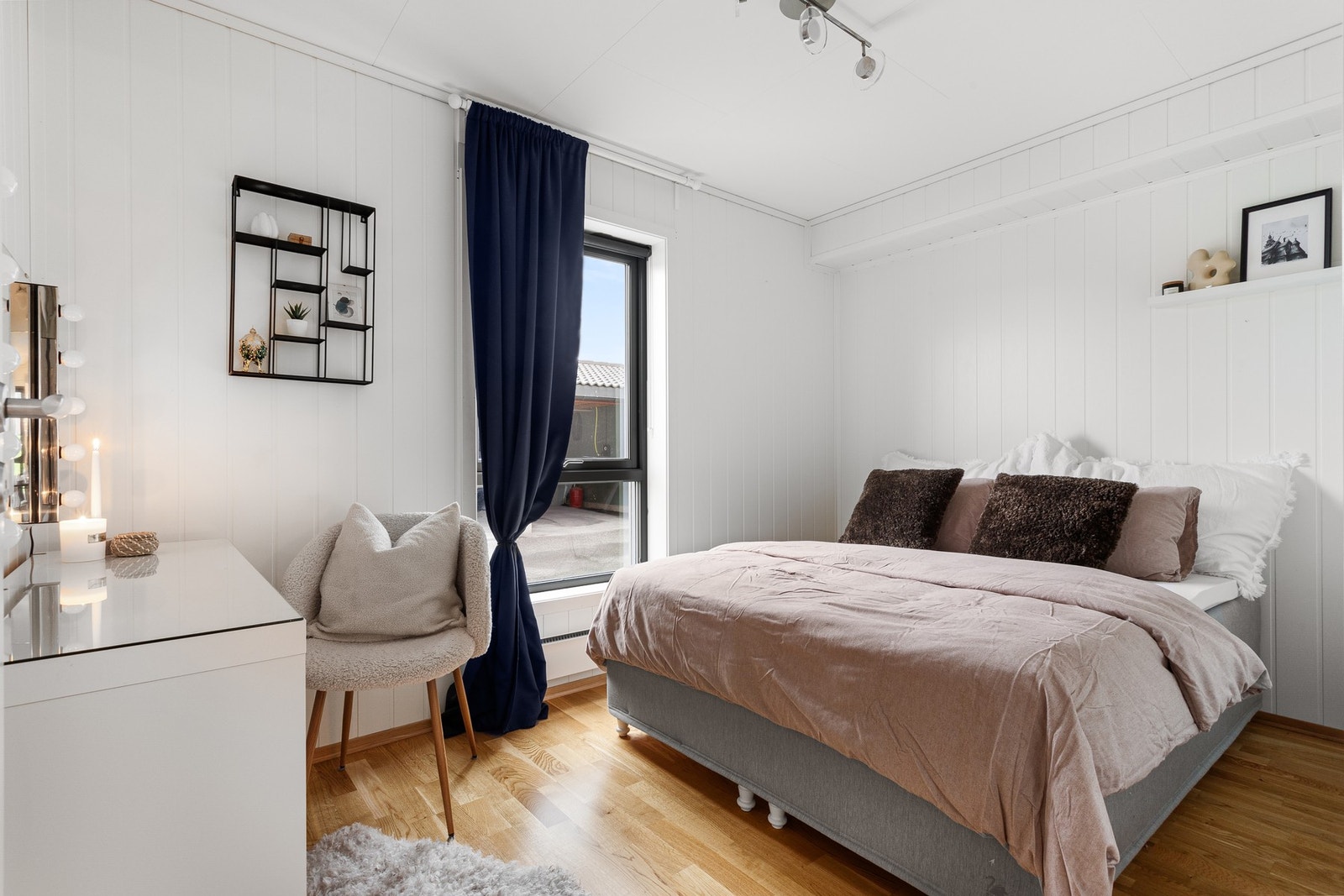 Soverom 2 er i overkant av 8m². Galleribilde