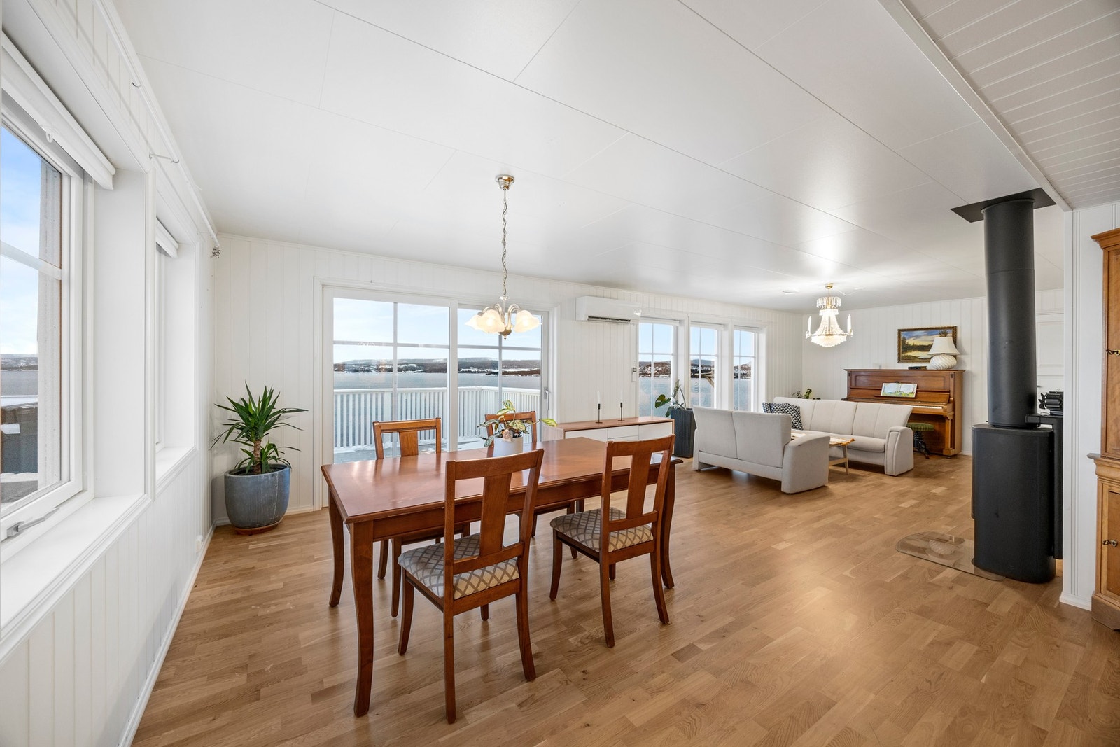 Stue og spisestue måler til sammen 37 kvm. Galleribilde