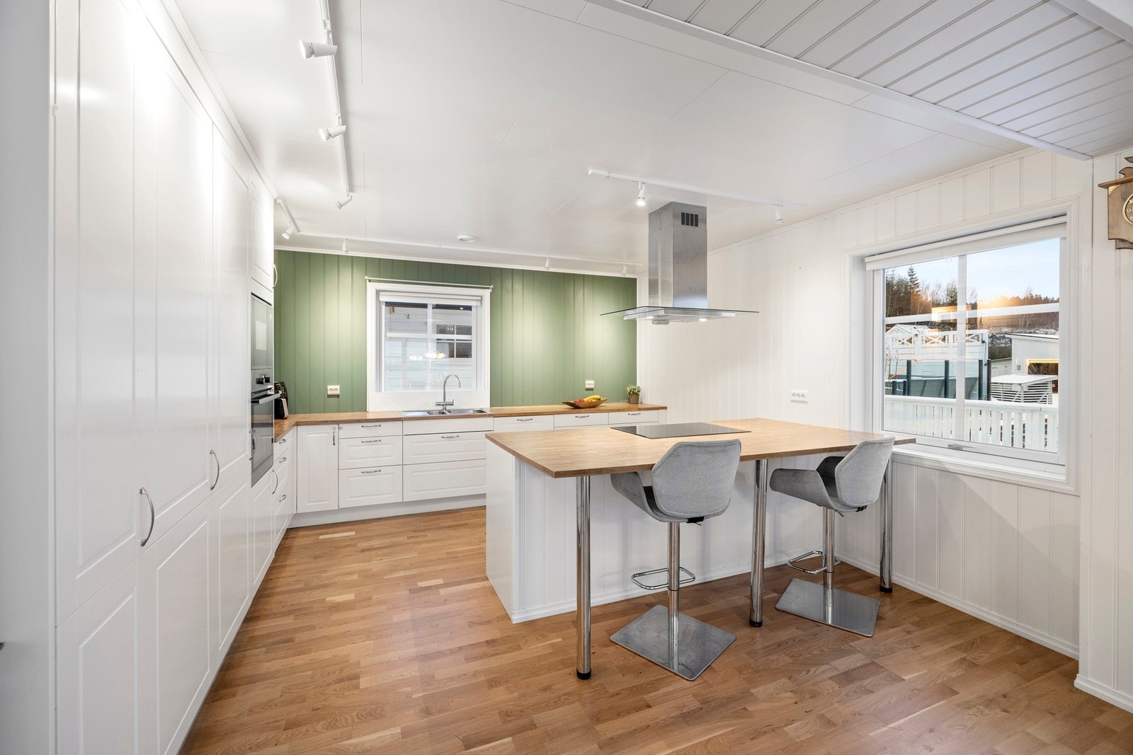 Kjøkken - 18 kvm. Stilren og praktisk kjøkkeninnredning! Galleribilde