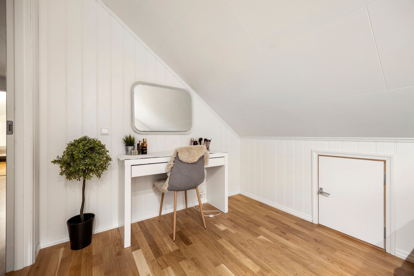 Det er også plass til skrivebord Galleribilde