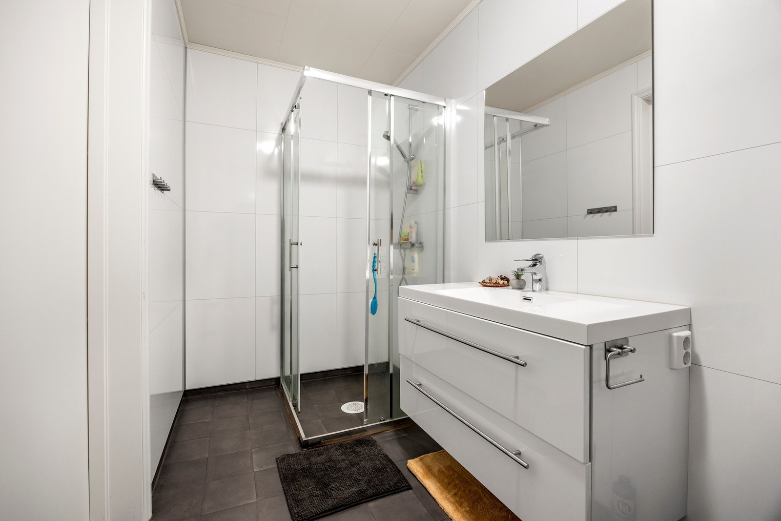 Hybel. Bad - 6 kvm. Galleribilde