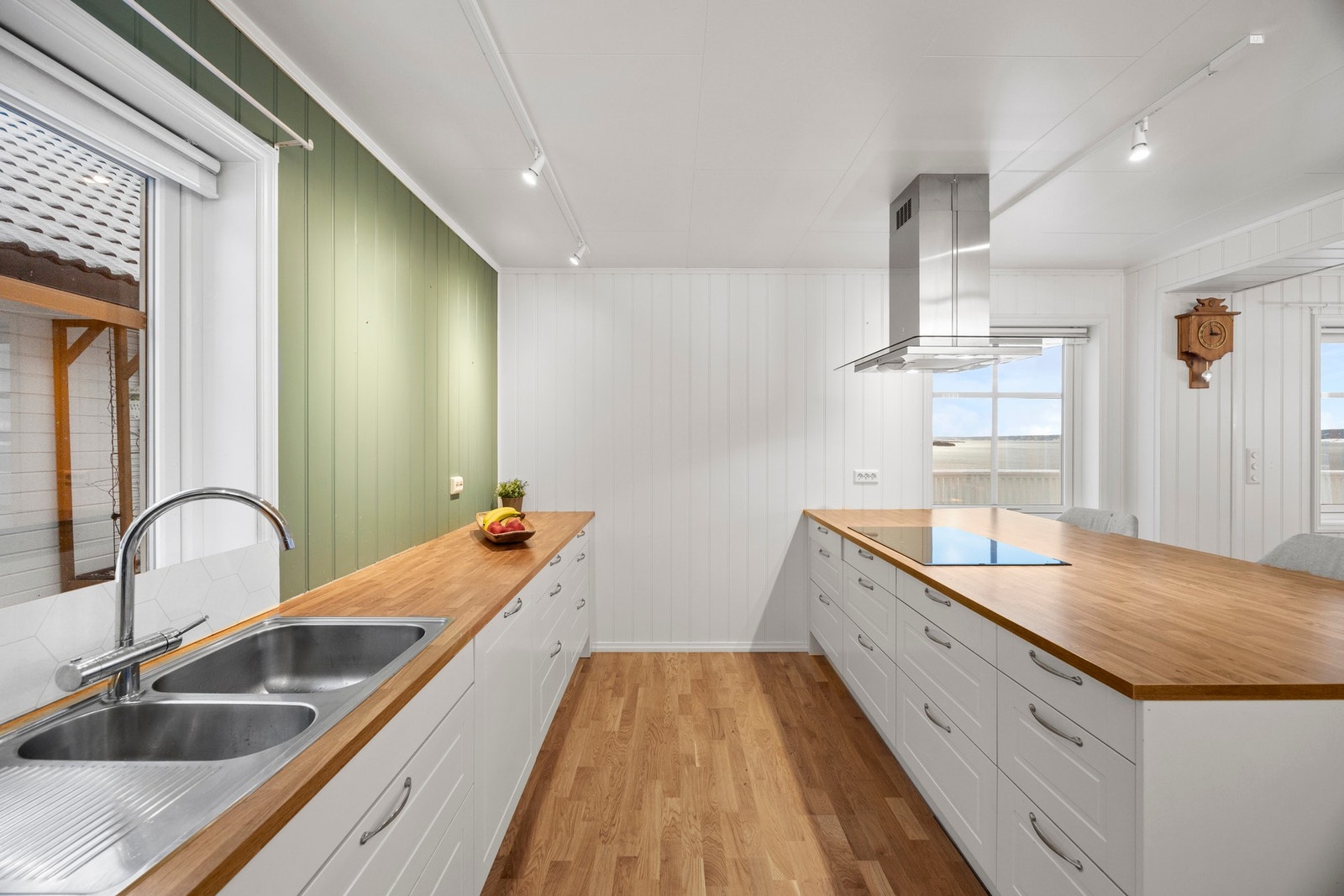 Den gode utformingen sørger for at det er godt med både benk- og oppbevaringsplass. Galleribilde