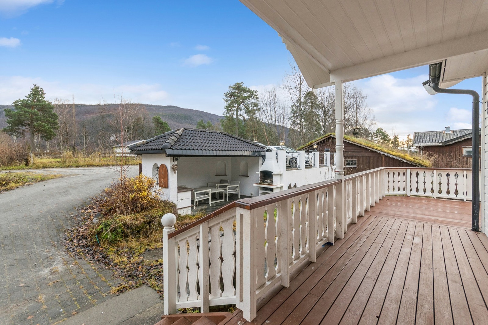 Ute og terrasse Galleribilde