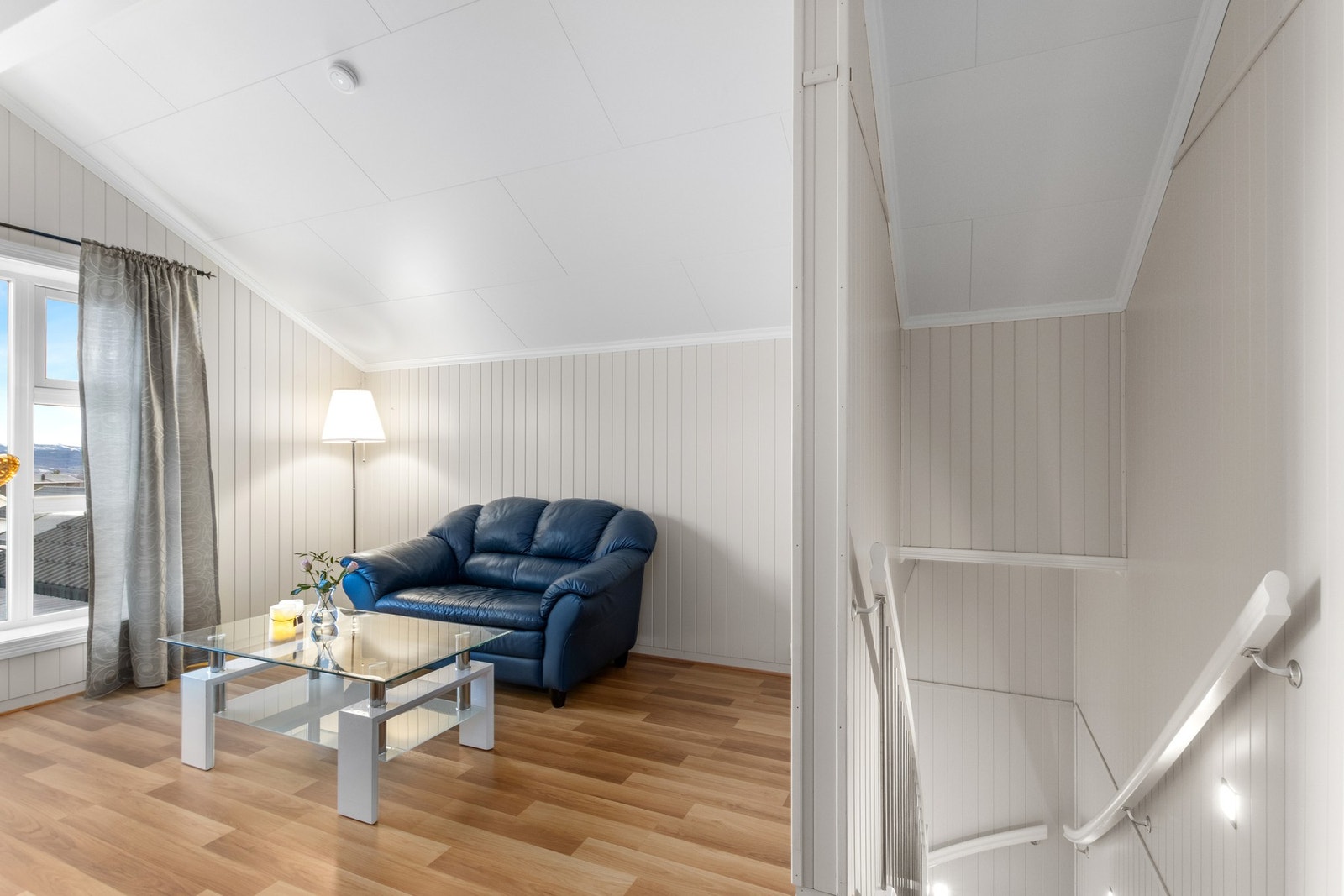 Loftstue. Galleribilde