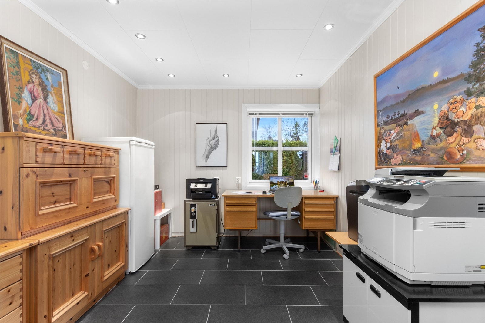 Kontor der man enkelt kan sette opp en skillevegg for å ordne eventuelt et femte soverom. Galleribilde