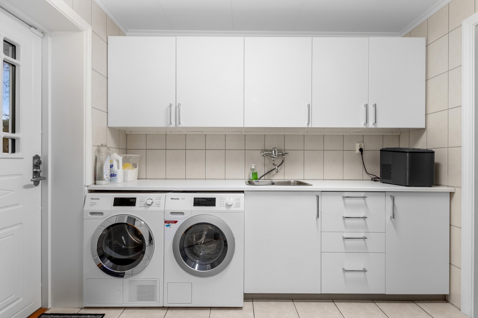 Vaskerom med egen inn/utgang. Galleribilde