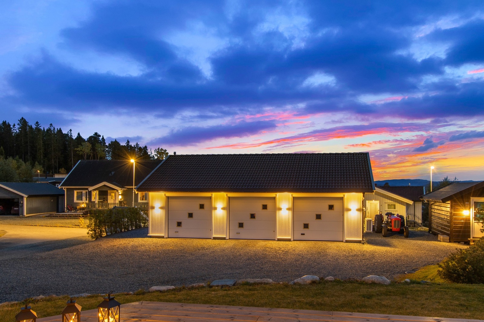 Drømmegarasje for bilinteresserte. Helisolert og oppvarmet med vamepumpe. Galleribilde